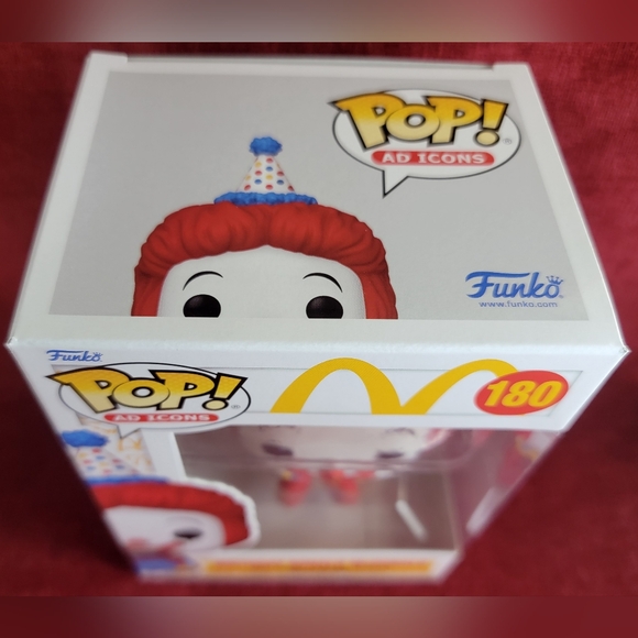 Birthday Ronald Mcdonald funko # 180 (nib) With pop protector - Picture 4 of 7